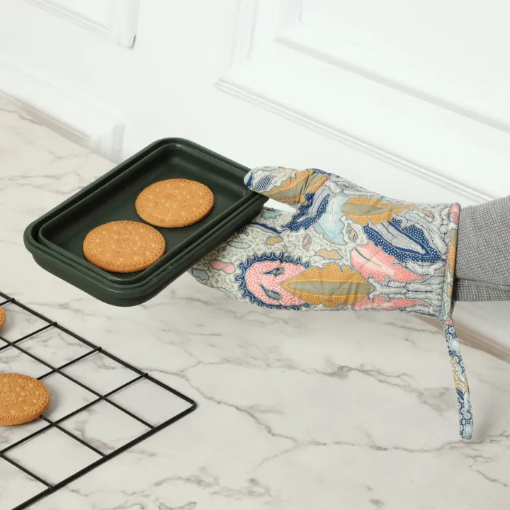 Batik Oven Mittens, heat-resistant batik oven mitts — detail 3